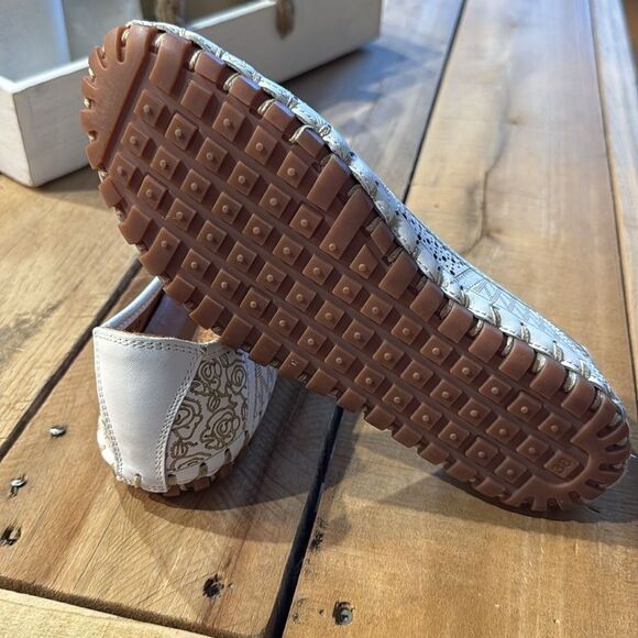 Spring Step Kenyetta White Leather Cutout Ballet Flats 38/8 B22B - Picture 12 of 12